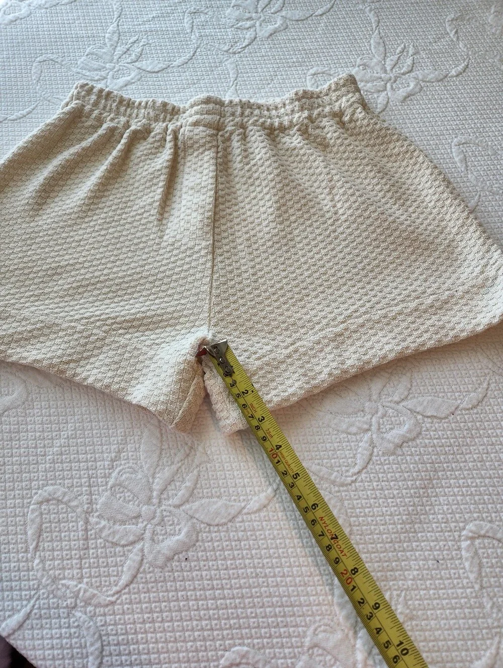 High-Waist Cream Textured Knit Women's Shorts with Elastic Waist